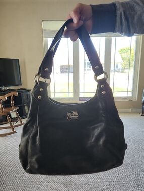 Coach Black Leather Shoulder Bag - Classic Hobo Style